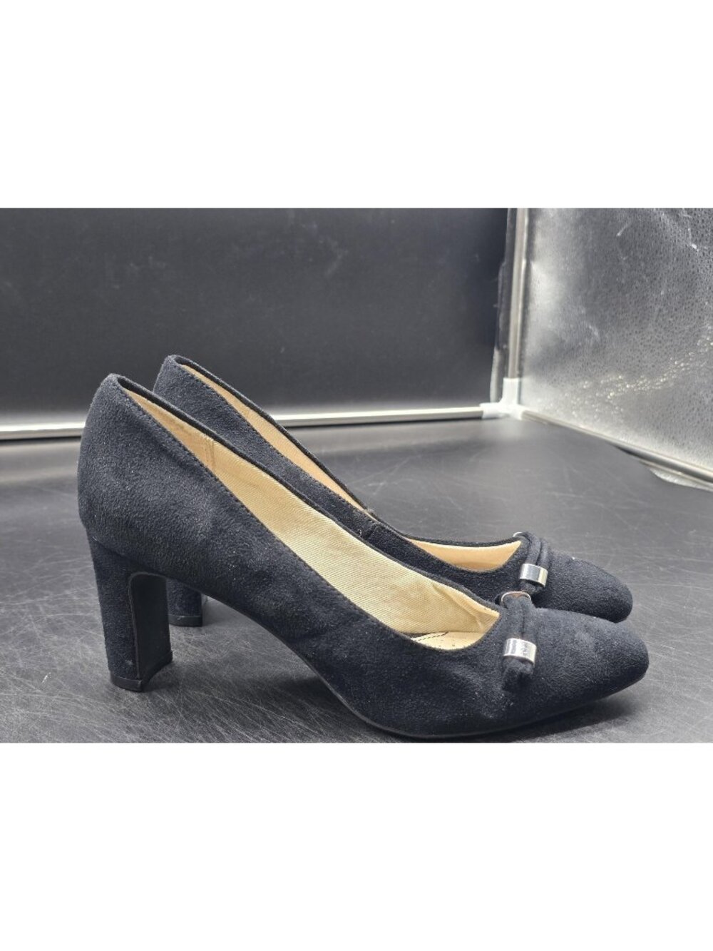 LifeStride Shoes Womens Size 9.5 Black Qianna Faux Suede Bow Pump Heels Stains